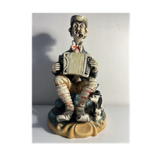 Vintage Keramik Figur Mann spielt Akkordeon m...
