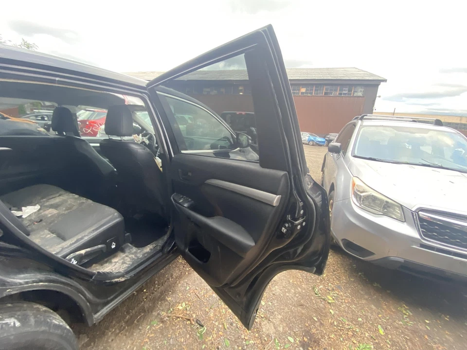 Used Rear Right Door Assembly Rear Side fits: 2015 Toyota Highlander w/o automat - Imagem 4 de 4