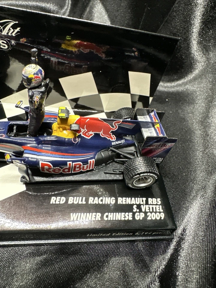 Minichamps Red Bull RB5 Sebastian Vettel Winner Chinese GP 2009 1/43 boxed USA - Image 2 of 4