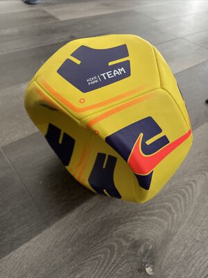 NIKE PARK TEAM SOCCER  TRAINING BALL SIZE 5 YELLOW