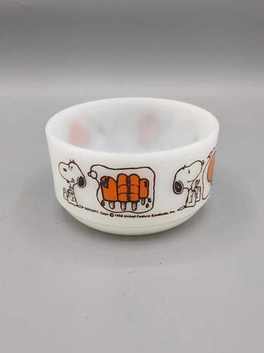 FIRE KING ANCHOR HOCKING SNOOPY MILK GLASS BOWL