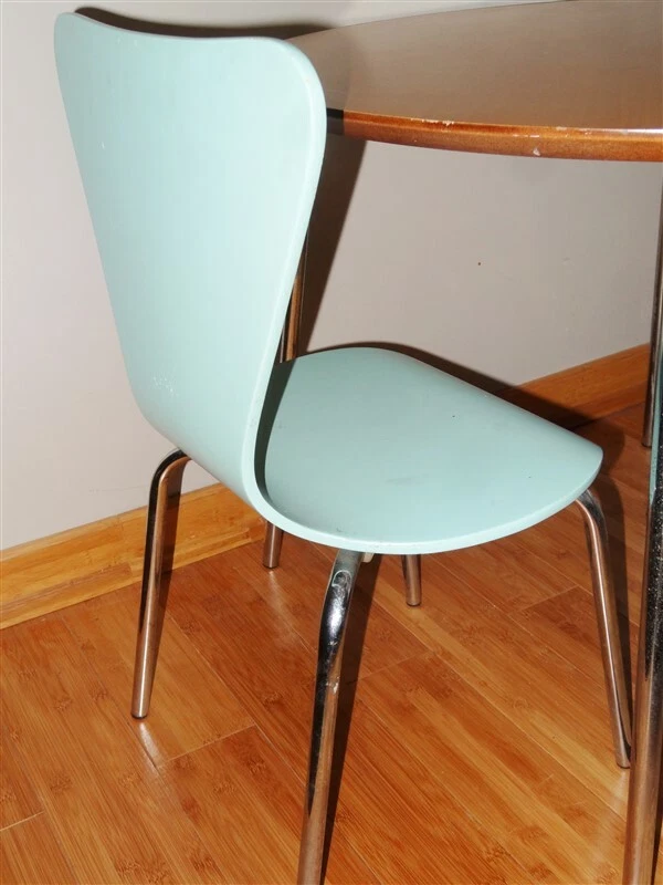 Mesa infantil y 2 sillas modernas danesas * Habitación y mesa Foto 3 de 4