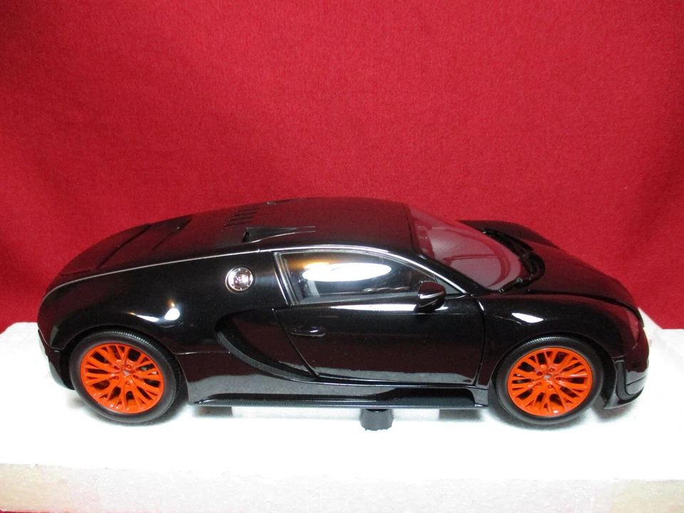 1:18 Scale Bugatti Veyron 16.4 Super Sport Black Land Speed World Record 2011 - Image 2 of 4