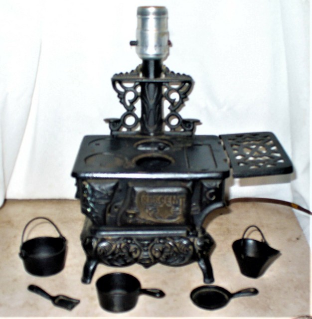 Vintage QUEEN Cast Iron Mini Stove LAMP With Accessories Salesman