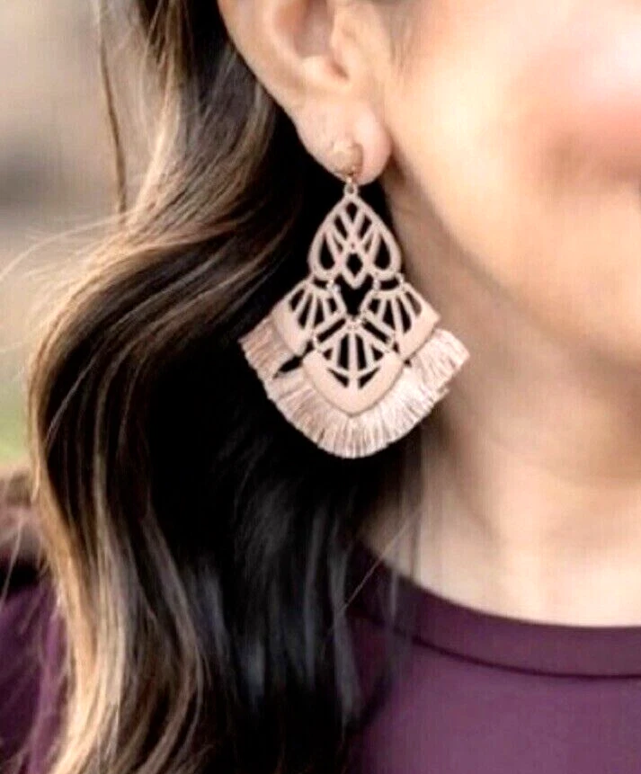 Stella Dot Alexandria Blush Chandelier Earrings New on Card
