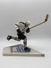 SIGNED AUTOGRAPHED OFFICIAL NHL BOSTON BRUINS MCFARLANE RAY RAYMOND BOURQUE