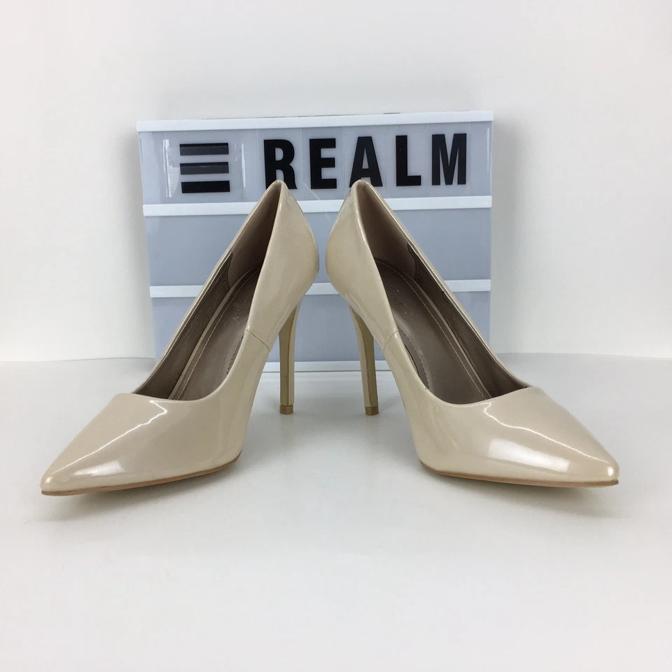 Zapatos de salón clásicos nupciales de tacón de aguja para mujer 4 1/2” charol marfil nude talla 8 Foto 3 de 4