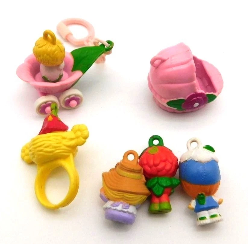 Lote De Colección Hasbro Años 80 Charmkins Juguetes Plásticos Muñecas Accesorios Anillo Arrugue Foto 4 de 4