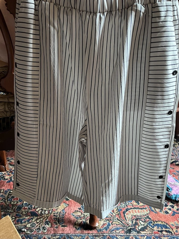 Pantalones cortos para mujer a rayas - Nuevos sin etiquetas. L (8-10) Foto 3 de 3