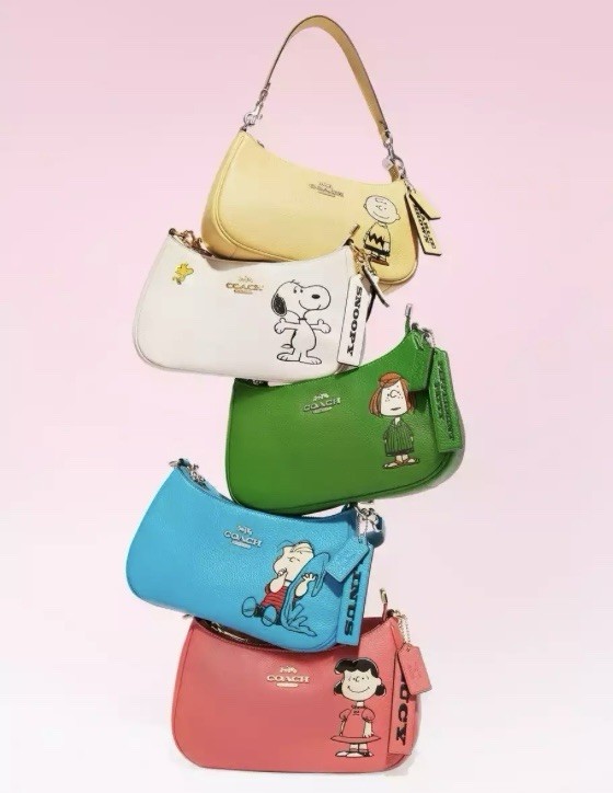 COACH コーチ ショルダーバッグ - スヌーピー CBJ76 COACH x PEANUTS Teri Shoulder Bag Snoopy Chalk Multi CBJ76