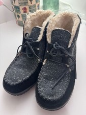 Minnetonka Women's Torrey Suede and Knit Faux Fur Lined Bootie Slippers Black 8M