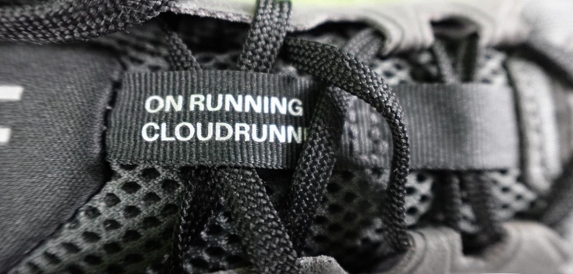 Size 9 - ON Cloudrunner 2 Eclipse Black - image 7