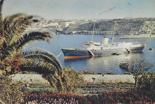 11499 - Postcard showing the royal yacht britannia in Malta