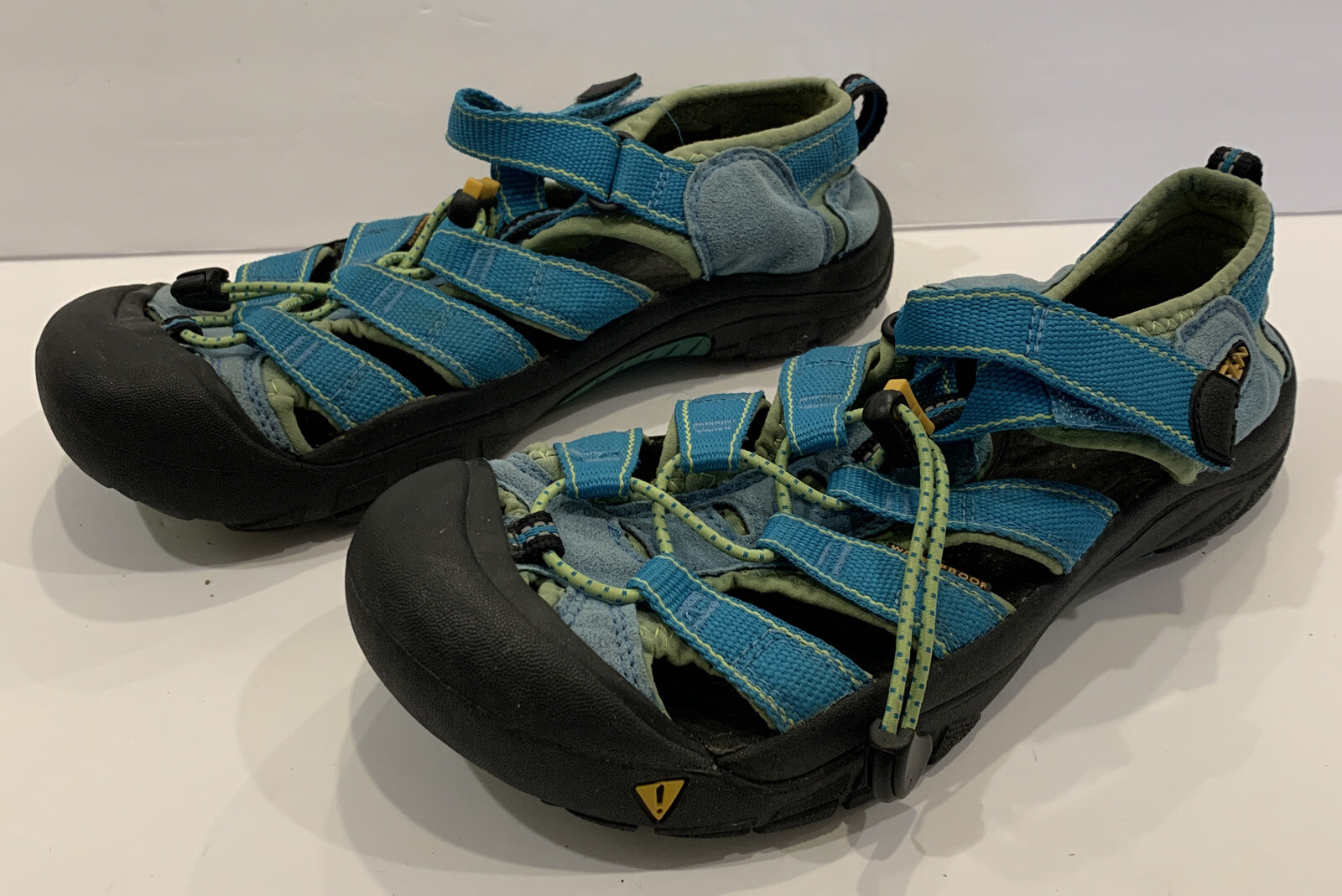 Sandalo sportivo pescatore elastico punta chiusa Keen Newport H2. Turchese. Uomo US 6