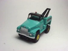 MODEL MOTORING TURQUOISE TOW TRUCK KIT. PLASTIC MOLDED. LATE SUMMER SALE !!!!!