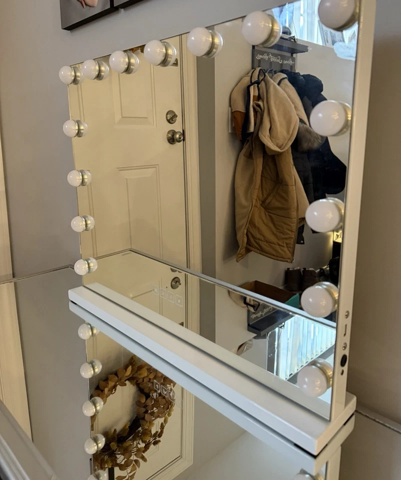 Tocador de Maquillaje Usado con Espejo y Asiento Iluminado Bluetooth - ¡Excelente Estado! Foto 3 de 4