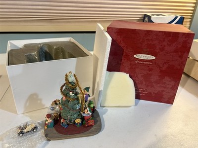 1997 Trimming Santa's Tree, with it's car, Hallmark Keepsake studio edition