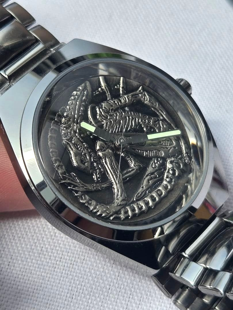 Unused Dead Battery Fossil Alien Themed Men's Watch Limited 5000