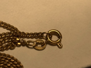 18K STAMPED 750 GOLD CHAIN 18" LONG. WEIGHS APPROXIMATELY 7.6 GRAMS NO RESERVE