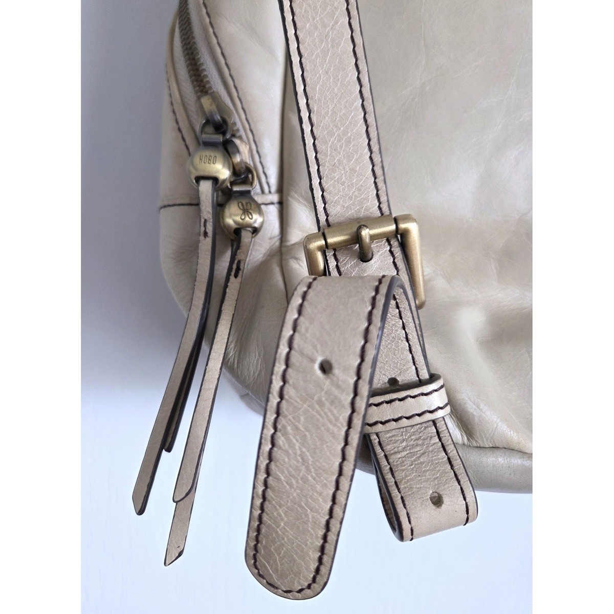 Hobo Cliff Leather Backpack Cream Convertible Bag Minimalist  display picture 3