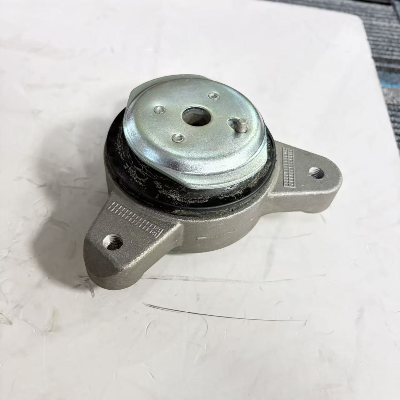 Maserati Ghibli 2013-2016 Engine mount P/N 670003628