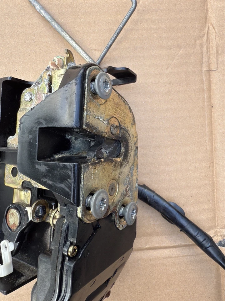 Actuador de bloqueo de puerta lateral pasajero delantero derecho Toyota Avalon 95-99 PROBADO POR FABRICANTE DE EQUIPOS ORIGINALES Foto 2 de 4