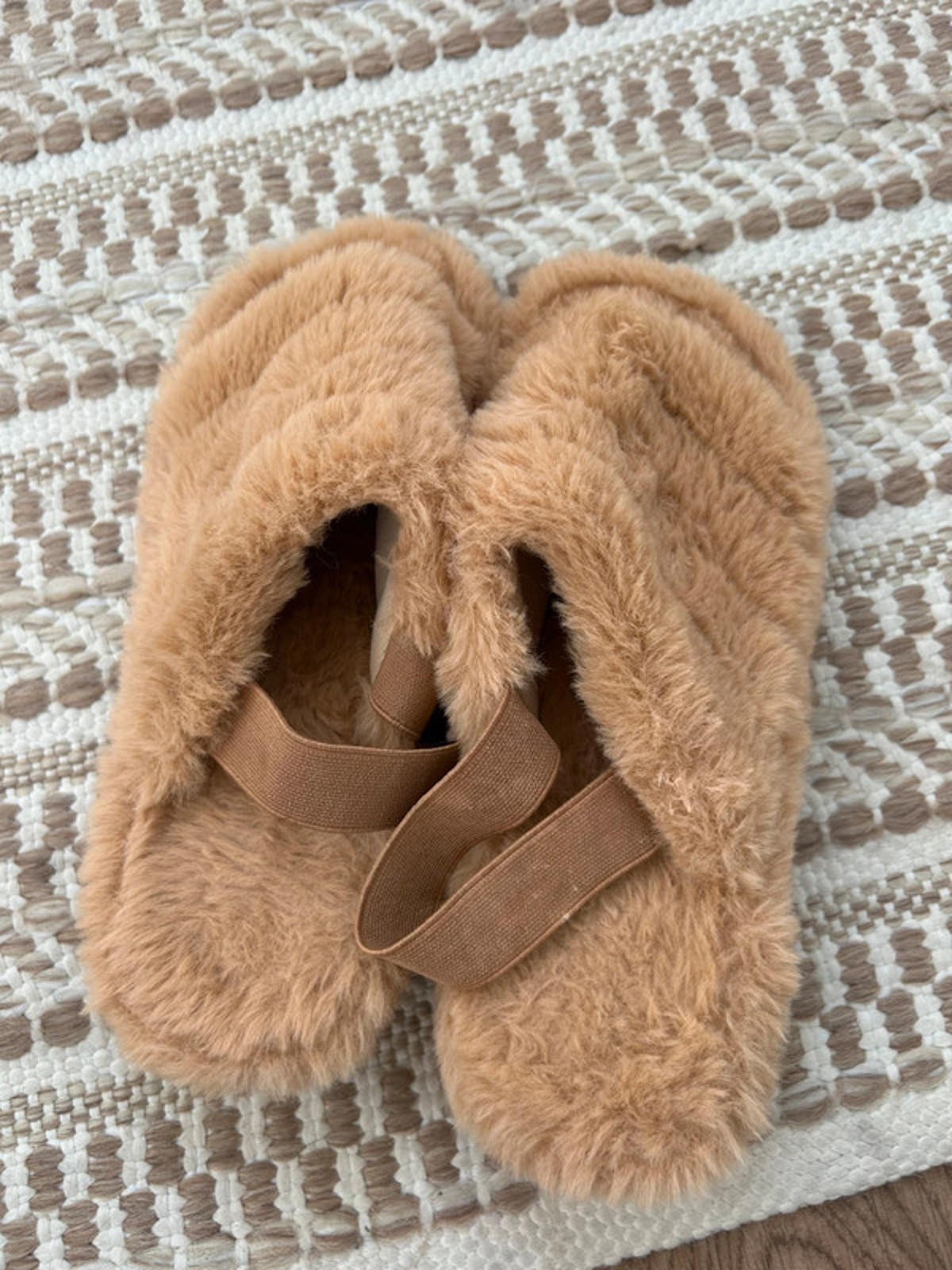 UGG Inspired Fluffy Slippers - Size 6 image 4