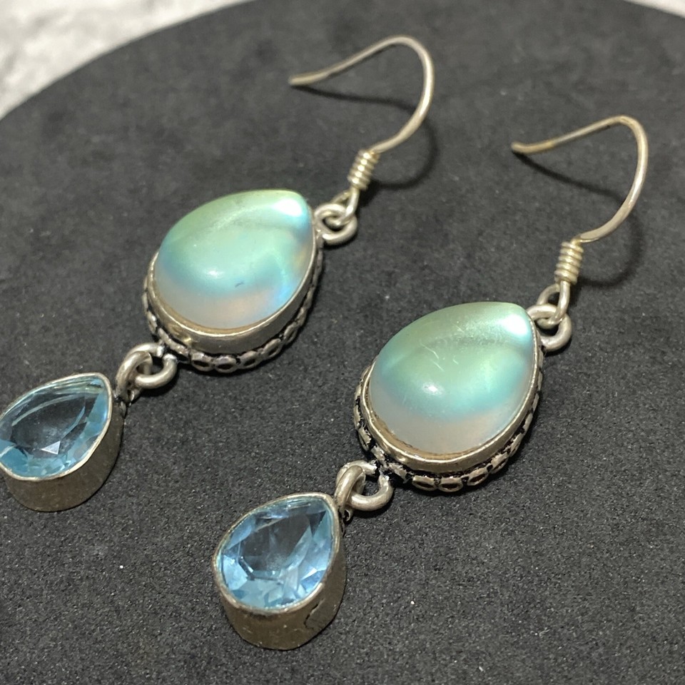 RETRO Blue Glass Teardrop Earrings Dangly Silver Tone Pretty Kitsch