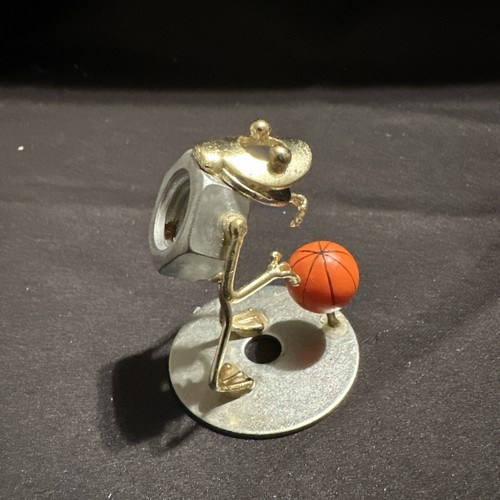 Vtg 2000 Arthur Ward Basketball Player Frog Sculpture Nuts & Bolts Sports Ball - Picture 7 of 7