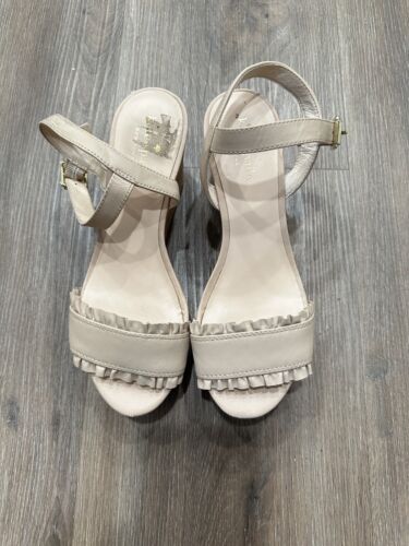 Sandali con zeppa Kate Spade Tomas con plateau e volant 3" misura 7,5 M nudi in pelle beige