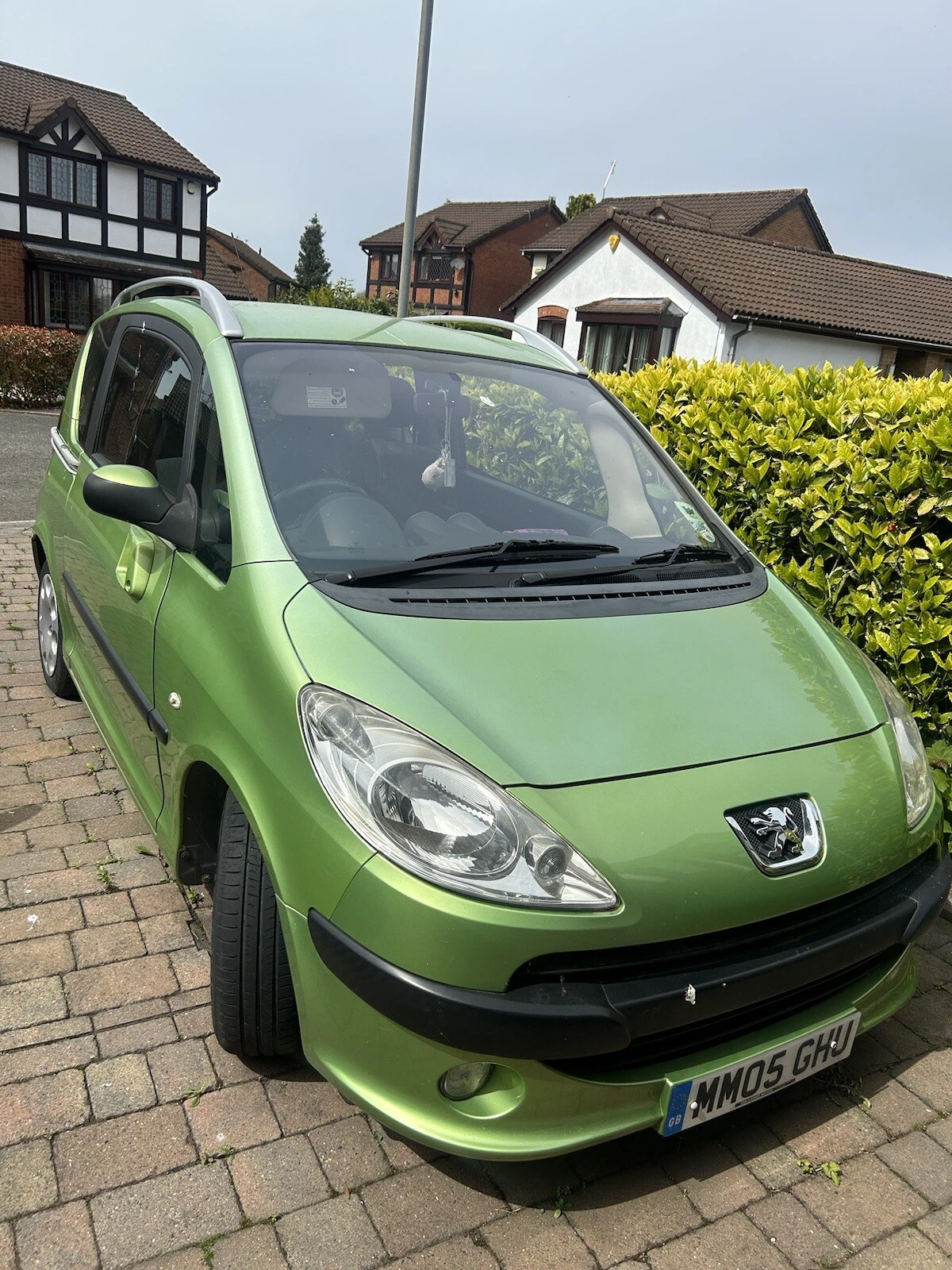 Green Peugeot 1007 Repairs - Picture 1 of 12