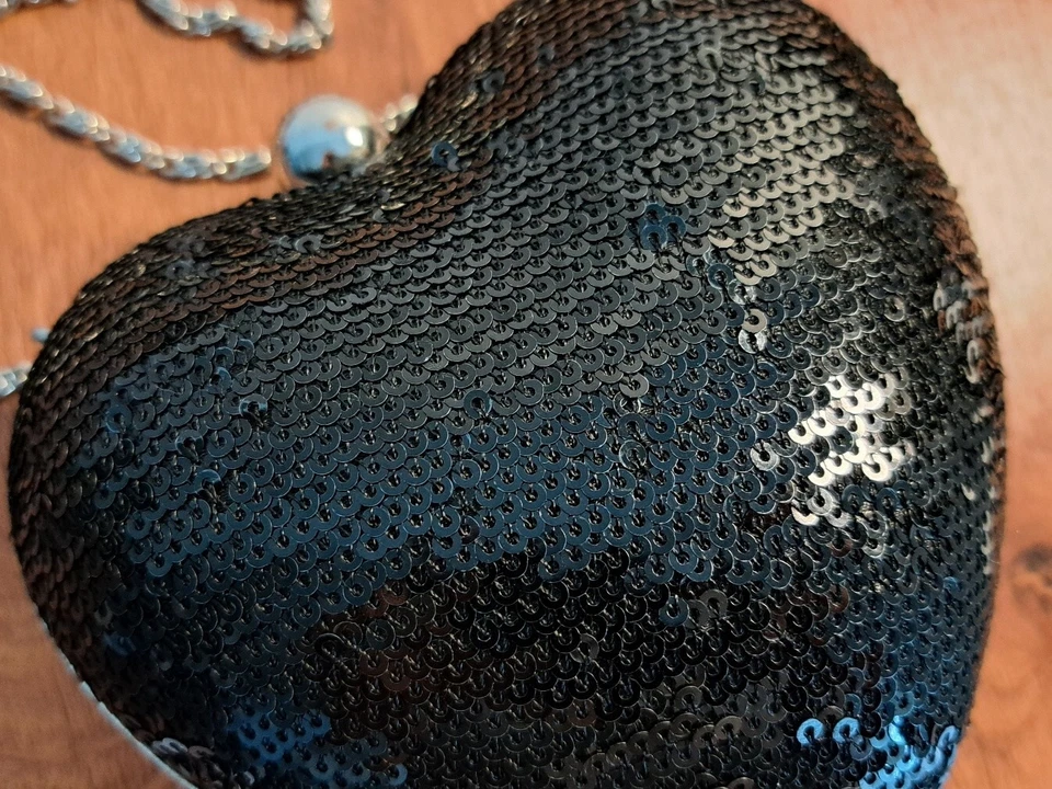 Bolso Bandolera Forever 21 Negro Lentejuelas Corazón Y2K Fiesta Cartera Cadena Desmontable Foto 2 de 4