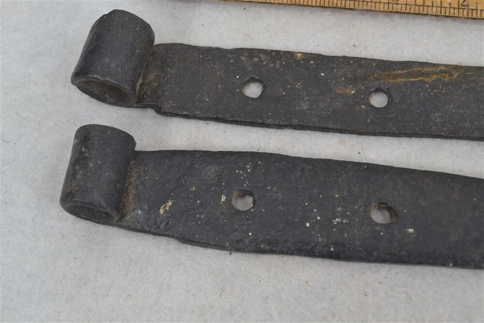 antiguo par de bisagras de correa a juego hierro forjado a mano 14,5 en original siglo XVIII siglo XIX Foto 2 de 4