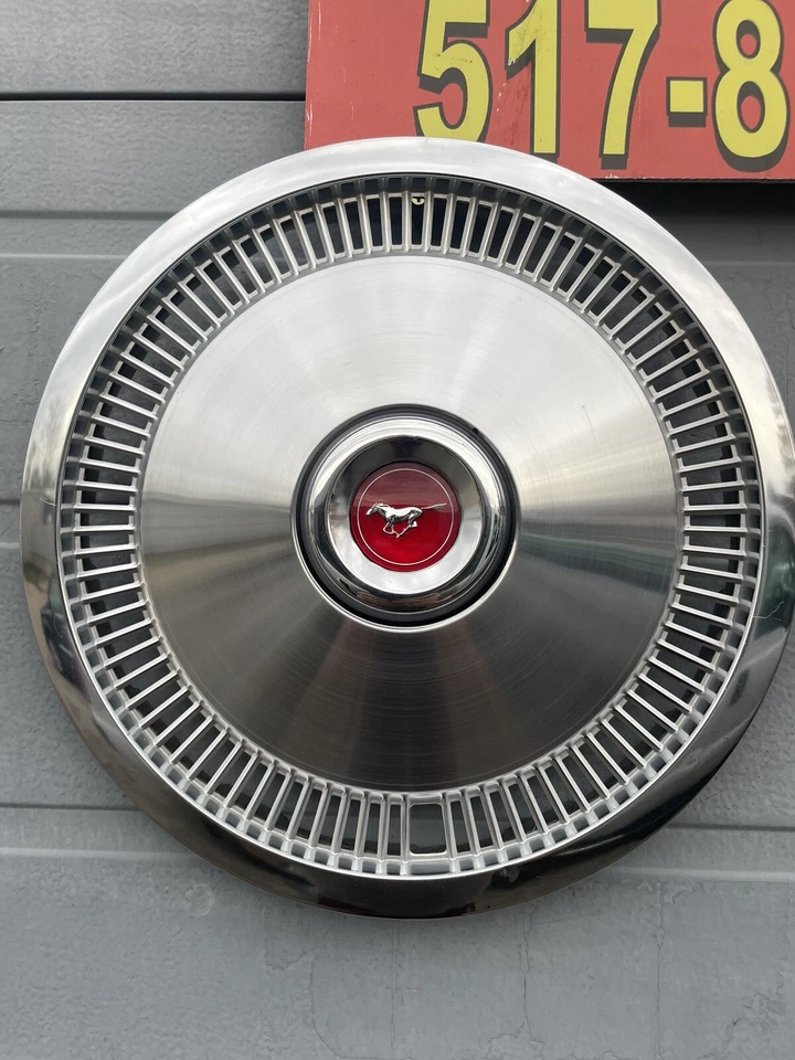 1974-78 福特野马 NOS 原装不锈钢 13 英寸轮毂盖套装 4 件精美二手稀有 — 第 2/4 张图片