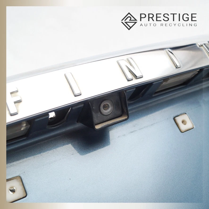 Panel de matrícula de puerta trasera Infiniti QX56 2004-2008 con cámara 90819-7S610 Foto 3 de 4