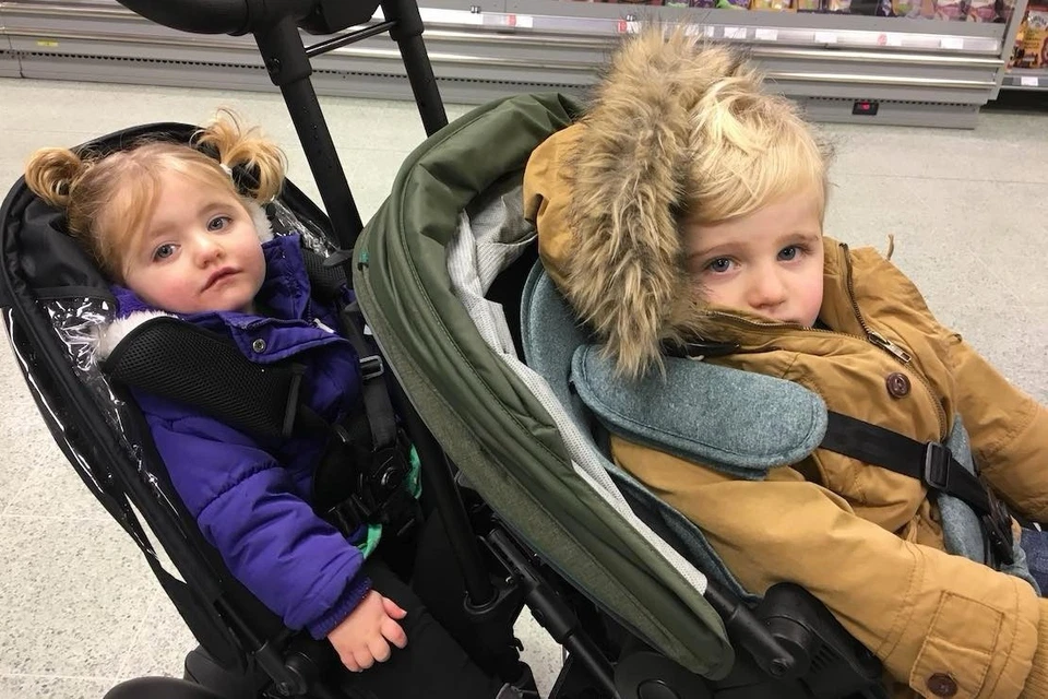 Двухсекционная двойная коляска с люлькой Micralite. Никогда не использовался - Изображение 2 из 4