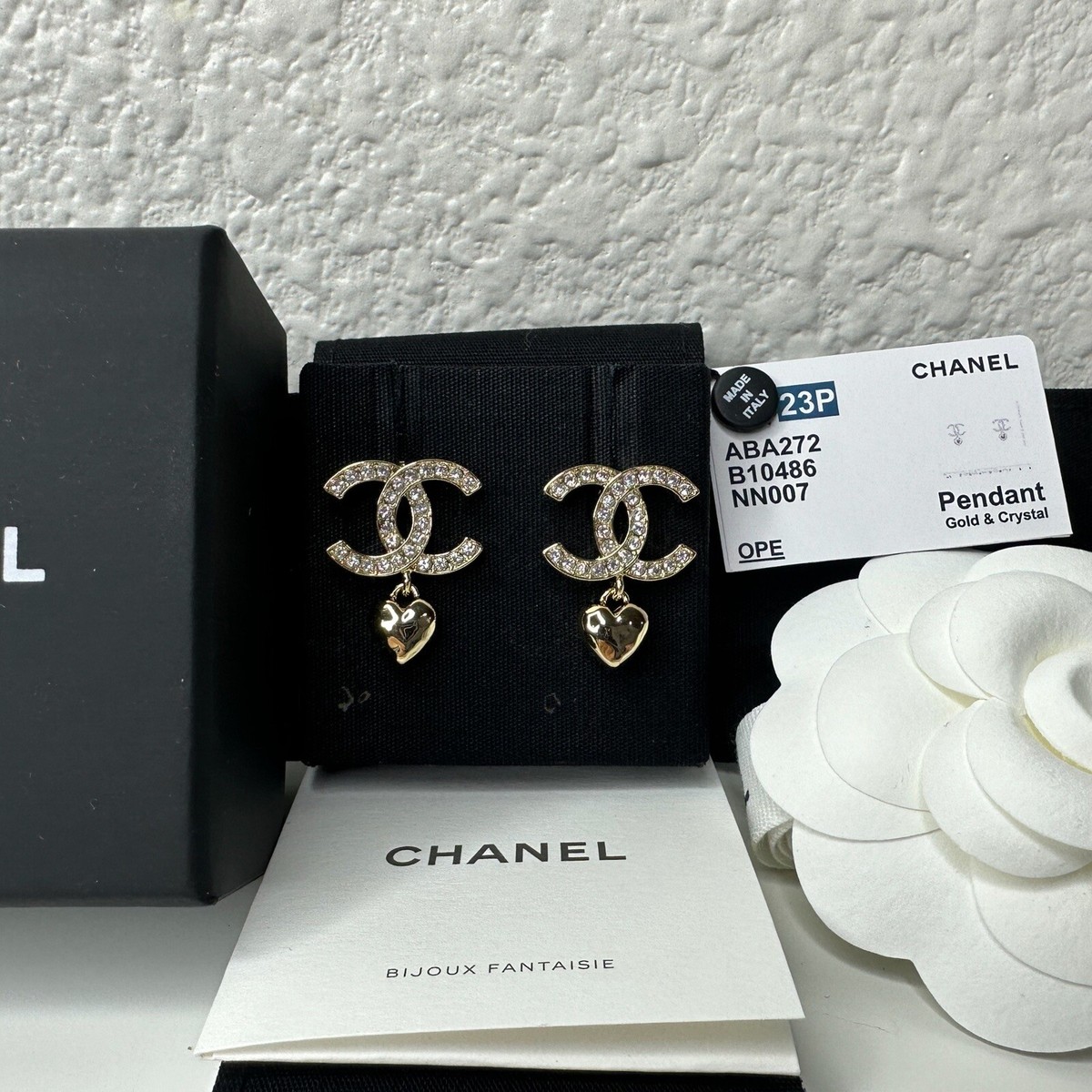 NWT 23P Chanel Classic CC Logo Gold Crystal & Heart Stud NWT 23P Chanel Classic CC Logo Gold Crystal & Heart Stud