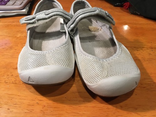 Keen Child size 13 Girls strap on shoes, silver, preowned - Picture 9 of 9