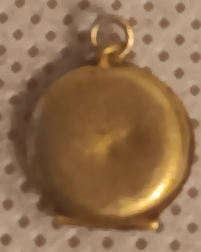 Vintage 1940s 10K Etched Yellow Gold Tiny Child’s Locket - .75 grams - Picture 3 of 6