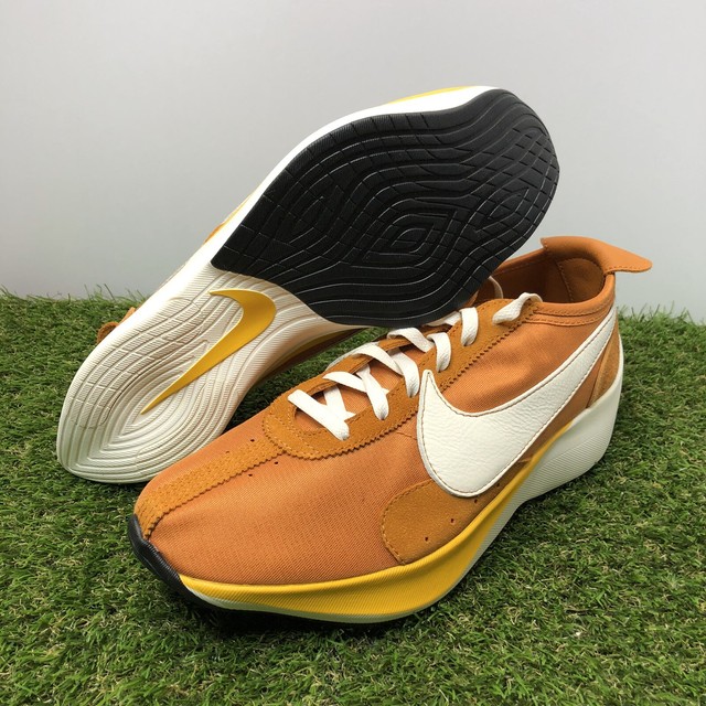 nike moon racer amarillo