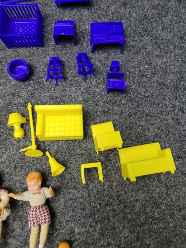 Lot of Superior Plastic Dollhouse Furniture Caco Doll Family Mom Yellow Blue - Picture 4 of 17