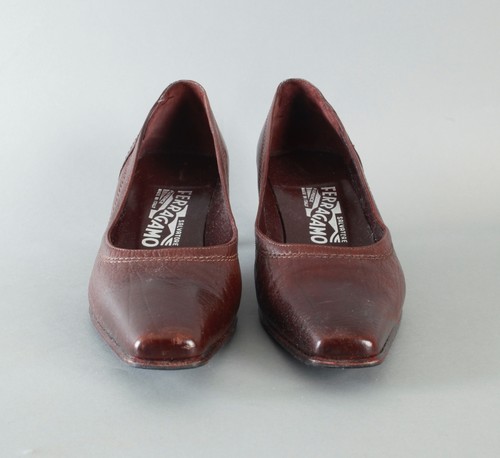 Salvatore Ferragamo :: 6,5 : Tacchi a spillo in pelle stampata coccodrillo marrone - Foto 3 di 10