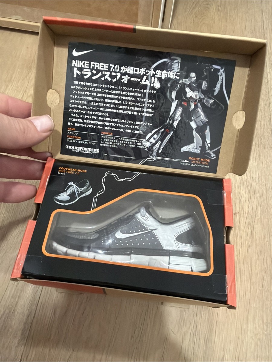 コンボイ feat. NIKE FREE 7.0(レッド) Takara Transformers Sports Label: Convoy Nike Free Action Figure