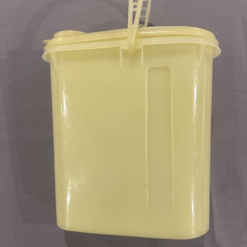 Jarra de jugo Tupperware con mango 2 cuartos amarilla 587-1 - Imagen 3 de 10