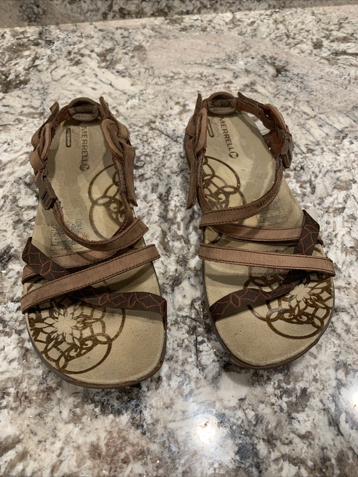 scarpe merrell donna taglia 9 sandali con cinturino marrone scuro Bacardi usati