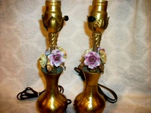 Lámparas toudoir flores porcelana bronce años 20 hojas Ormolu francesas antiguas ornamentadas Foto 3 de 4