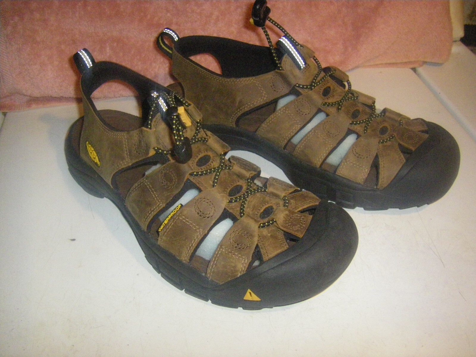 Sandali impermeabili Keen Newport in pelle marrone da uomo taglia 11 5