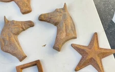 Lot Of 3 Wall Mount Western Farmhouse Barn Decor (2) Cast Iron Horses & (1)Star