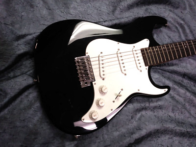 Samick Greg Bennett Malibu electric guitar, black, Grover tuners!