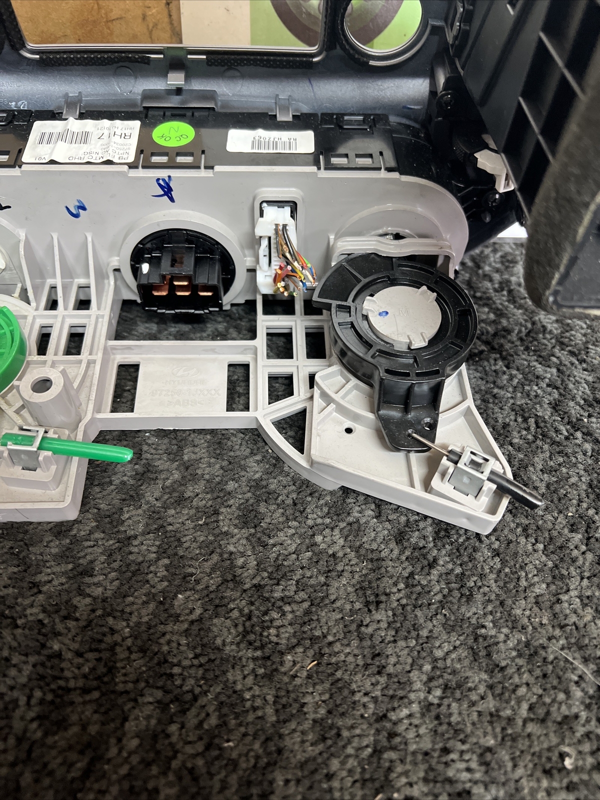 2012 HYUNDAI i20 DASH CENTRE DASHBOARD HEATER SURROUND TRIM 972501J600